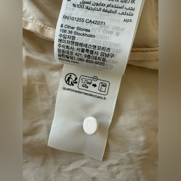 & Other Stories Silk Button-Up Short Sleeve Blouse Top Neutral Luxe Summer 12 - Picture 7 of 11